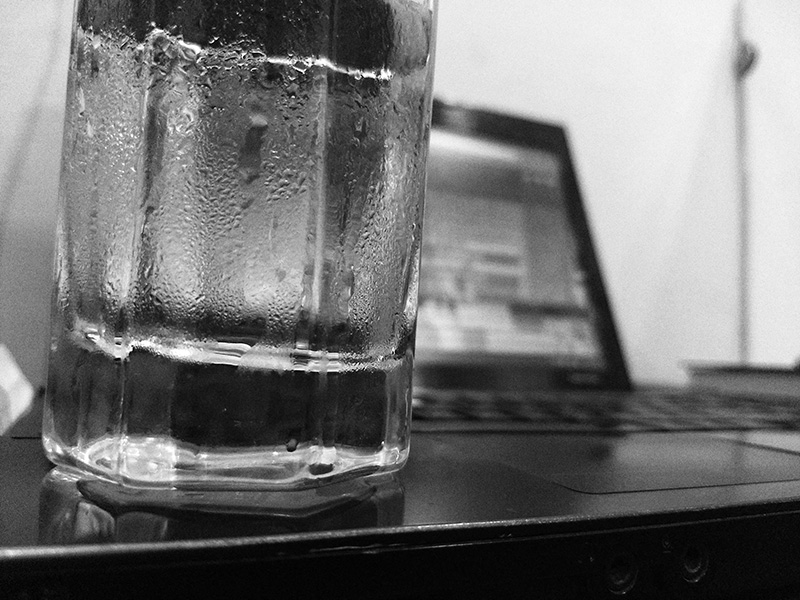 water_fall_on_my_laptop image katharismos_laptop_ptosi_ugrou